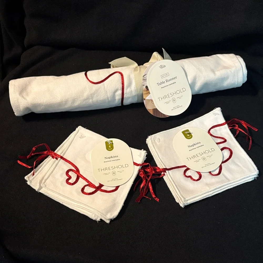 Table Runner with Napkins Red Ribbon Minimalist